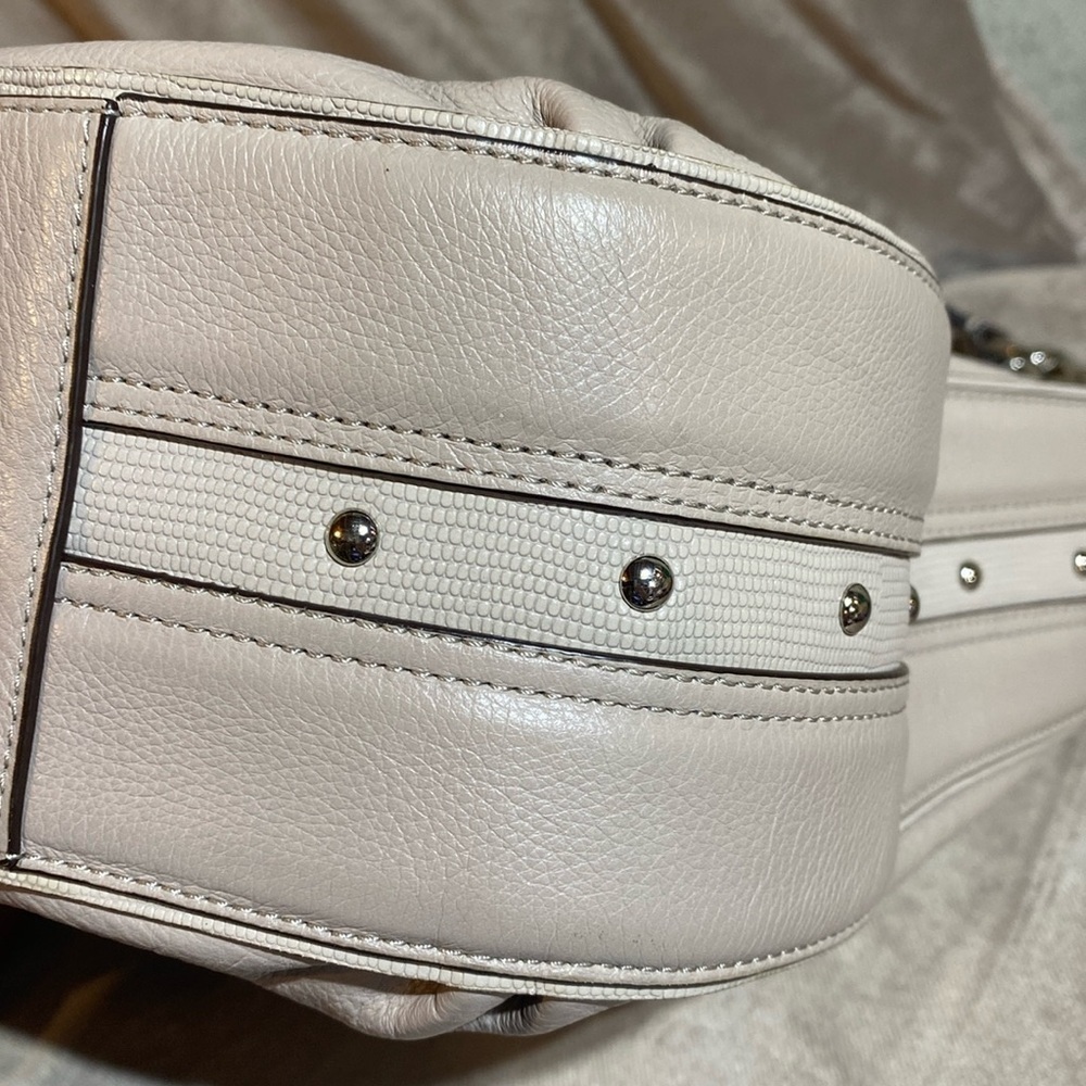 COACH New York F23309 Avery Pebble Grain Leather Large Hobo - Picture 6 of 15